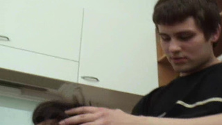 Леха силой заставил свою мать сосать член и ебаться