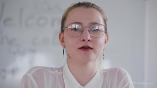 Русский студент чпокнул училку и одногруппницу в групповухе