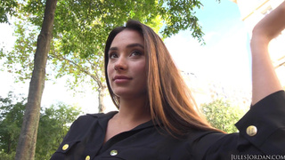 Прогулка по Парижу закончилась сексом на свидании с русской девушкой Liya Silver