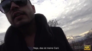 Муженек за бабки согласился посмотреть, как его жене будут давать на рот