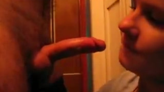 Похотливая девченка Ирина занимается оральными ласками