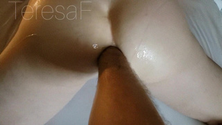 Жесткий частный фистинг с соседкой в спальне