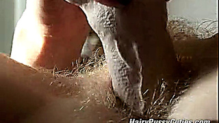 Русская студентка ебёт свою волосатую пизду в одиночестве