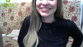 Секс с очкариком и девкой по вебке