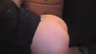 Долбится с двумя завязав глаза