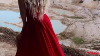 Незнакомка встала по собачьи у дерева и я понял, что никуда не опаздываю