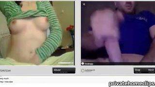 Сосед мастурбирует в видео чате на красивую девку