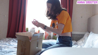 Дрочила, а ебарь пришёл, членом потыкал — я и кончила. Ну как так?