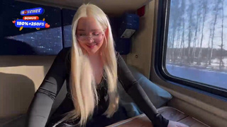 Верность парню не сохранила, зато денег за секс в поезде получила