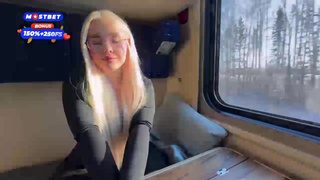 Верность парню не сохранила, зато денег за секс в поезде получила