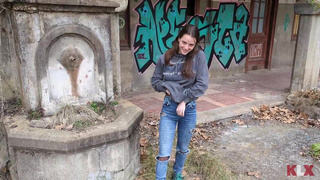 — Мы на заброшке, нахуя? — Чтоб лицо было в сперме из твоего хуя