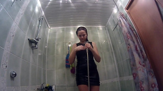 Пришла пьяная домой под утро. Муж загнал её в ванную